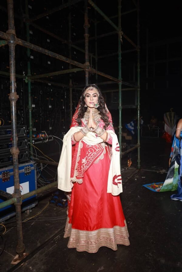 GAZAL SACHDEV - INDIA (T.Costume)